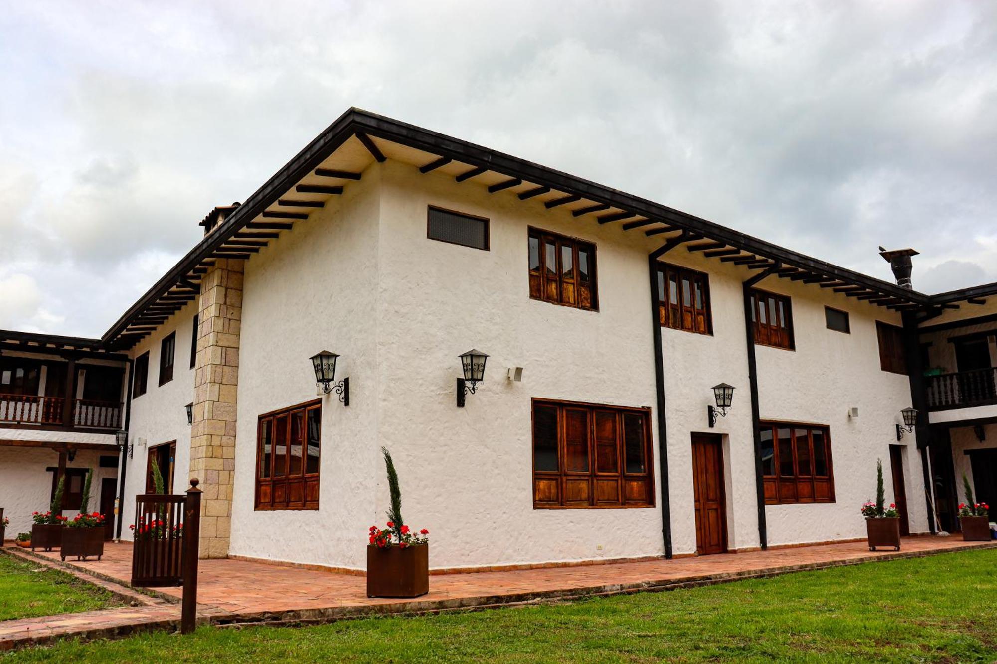 Готель Casona Quesada Суеска Екстер'єр фото