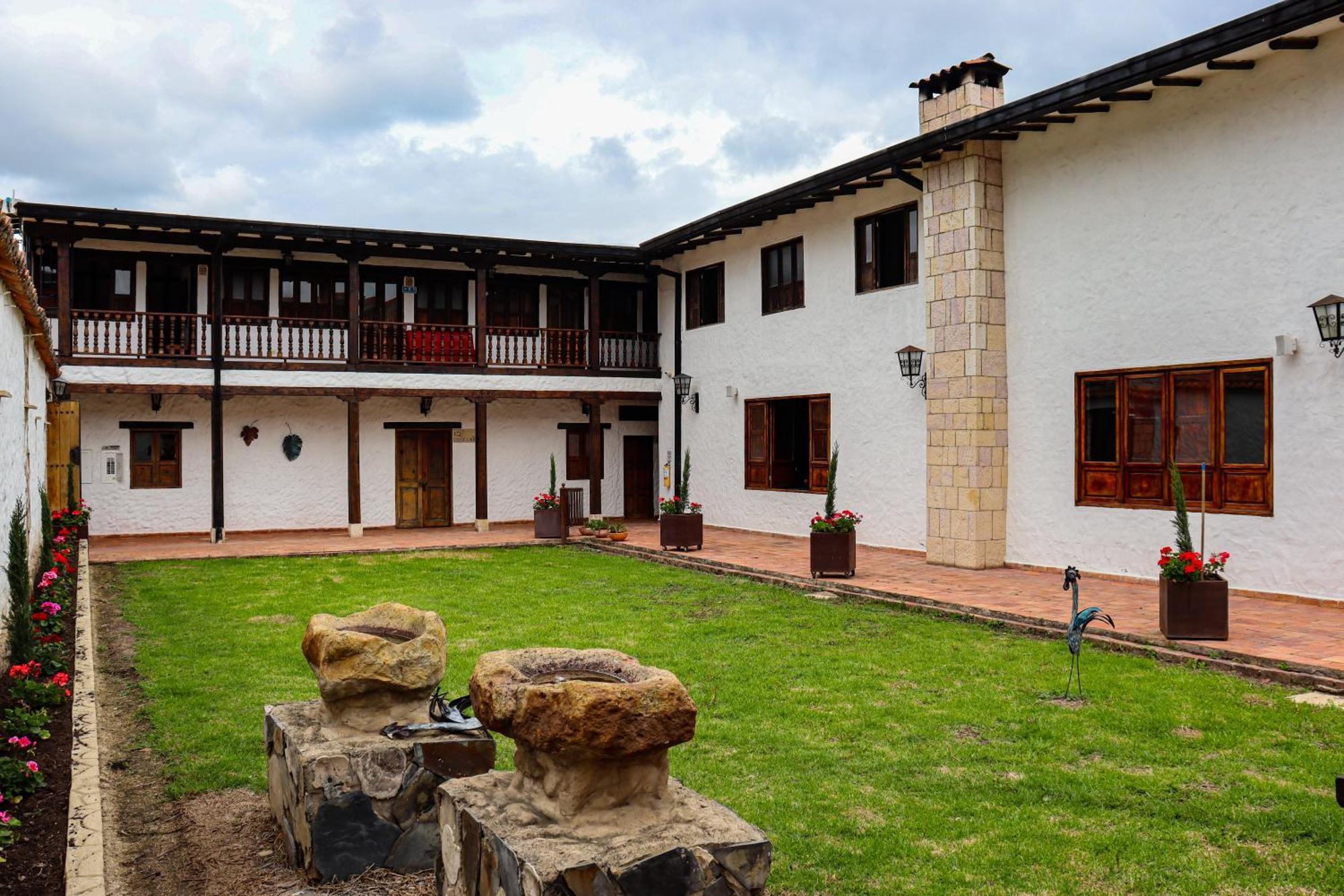 Готель Casona Quesada Суеска Екстер'єр фото