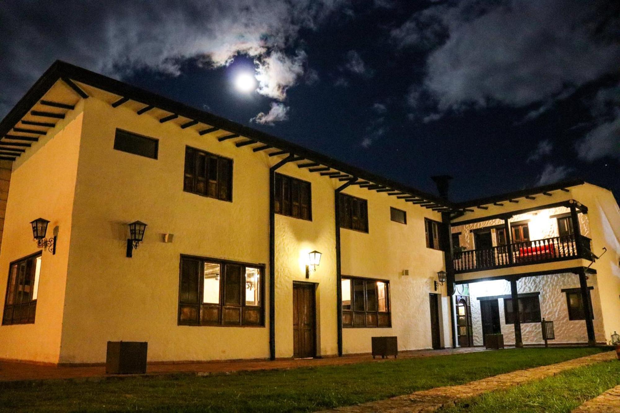 Готель Casona Quesada Суеска Екстер'єр фото